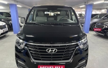 Hyundai Grand Starex Grand Starex I рестайлинг 2, 2019 год, 3 750 000 рублей, 2 фотография
