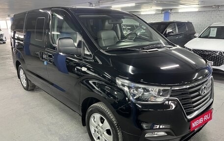 Hyundai Grand Starex Grand Starex I рестайлинг 2, 2019 год, 3 750 000 рублей, 3 фотография
