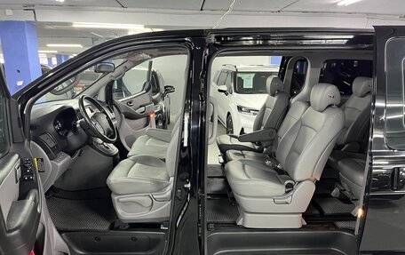 Hyundai Grand Starex Grand Starex I рестайлинг 2, 2019 год, 3 750 000 рублей, 19 фотография