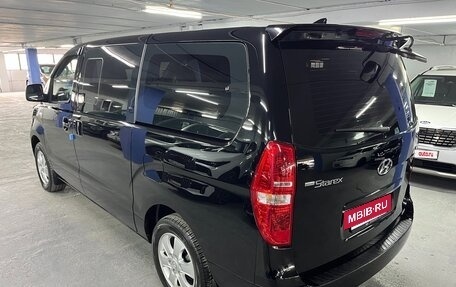 Hyundai Grand Starex Grand Starex I рестайлинг 2, 2019 год, 3 750 000 рублей, 7 фотография