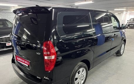 Hyundai Grand Starex Grand Starex I рестайлинг 2, 2019 год, 3 750 000 рублей, 5 фотография