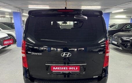 Hyundai Grand Starex Grand Starex I рестайлинг 2, 2019 год, 3 750 000 рублей, 6 фотография