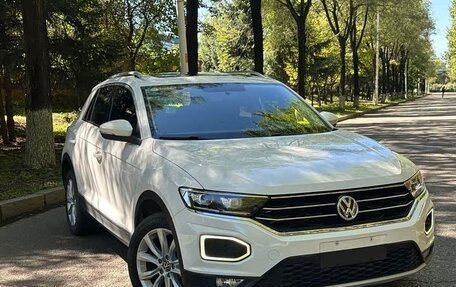 Volkswagen T-Roc I, 2023 год, 1 620 098 рублей, 3 фотография