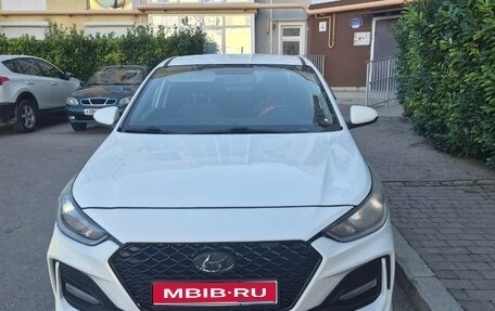 Hyundai Solaris II рестайлинг, 2018 год, 850 000 рублей, 1 фотография