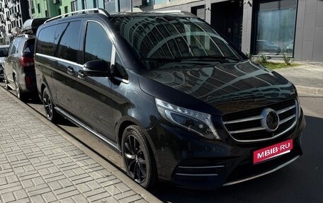 Mercedes-Benz V-Класс, 2017 год, 3 100 000 рублей, 2 фотография