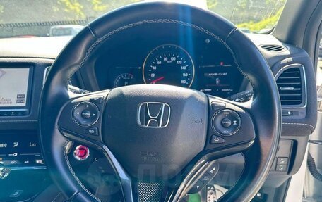 Honda Vezel, 2018 год, 1 850 000 рублей, 10 фотография