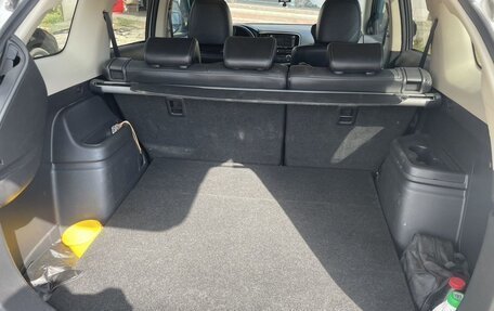 Mitsubishi Outlander III рестайлинг 3, 2013 год, 1 150 000 рублей, 10 фотография