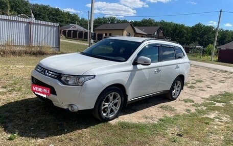 Mitsubishi Outlander III рестайлинг 3, 2013 год, 1 150 000 рублей, 3 фотография