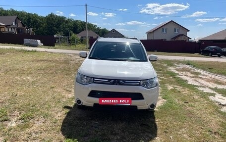 Mitsubishi Outlander III рестайлинг 3, 2013 год, 1 150 000 рублей, 2 фотография