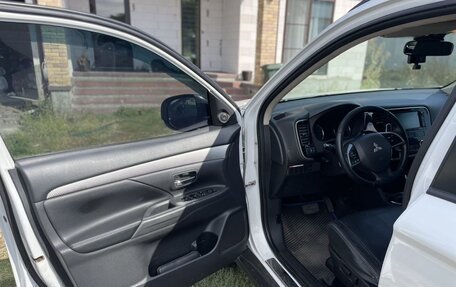 Mitsubishi Outlander III рестайлинг 3, 2013 год, 1 150 000 рублей, 18 фотография