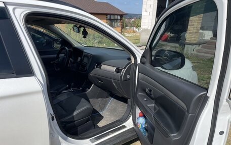 Mitsubishi Outlander III рестайлинг 3, 2013 год, 1 150 000 рублей, 15 фотография