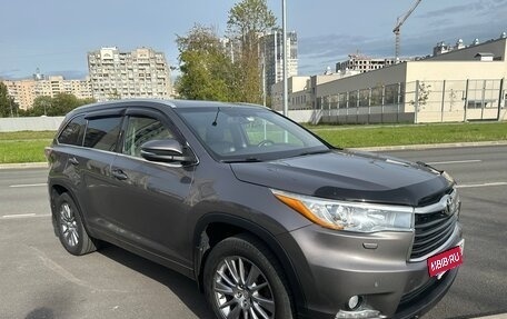 Toyota Highlander III, 2015 год, 3 000 000 рублей, 4 фотография