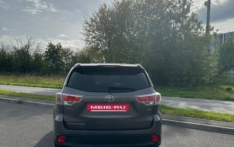 Toyota Highlander III, 2015 год, 3 000 000 рублей, 2 фотография