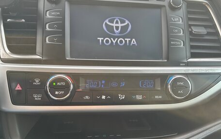 Toyota Highlander III, 2015 год, 3 000 000 рублей, 16 фотография
