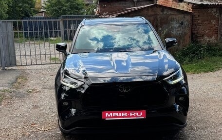 Toyota Highlander, 2021 год, 5 500 000 рублей, 2 фотография