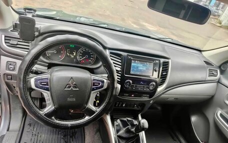 Mitsubishi L200 IV рестайлинг, 2017 год, 1 600 000 рублей, 8 фотография