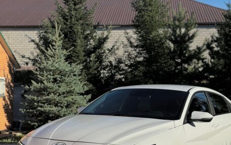 Hyundai Elantra, 2023 год, 1 550 000 рублей, 1 фотография