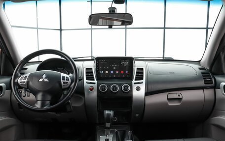 Mitsubishi Pajero Sport II рестайлинг, 2013 год, 1 790 000 рублей, 7 фотография