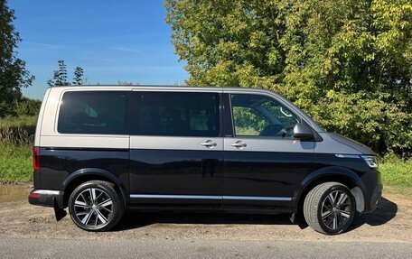 Volkswagen Multivan T6 рестайлинг, 2021 год, 4 500 000 рублей, 5 фотография