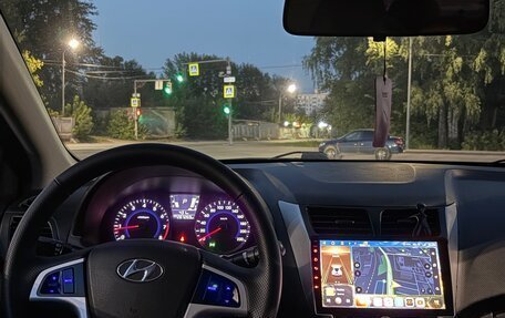 Hyundai Solaris II рестайлинг, 2012 год, 800 000 рублей, 7 фотография