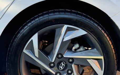 Hyundai Elantra, 2023 год, 1 550 000 рублей, 8 фотография