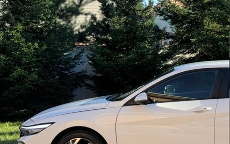 Hyundai Elantra, 2023 год, 1 550 000 рублей, 16 фотография