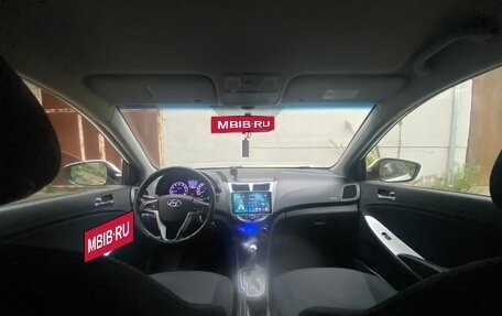 Hyundai Solaris II рестайлинг, 2013 год, 730 000 рублей, 2 фотография