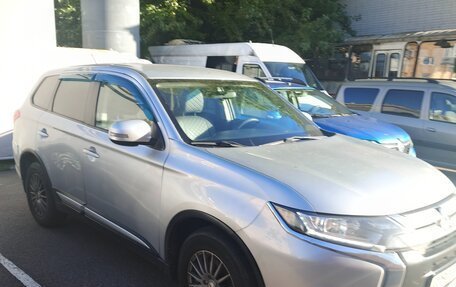 Mitsubishi Outlander III рестайлинг 3, 2016 год, 1 600 000 рублей, 3 фотография