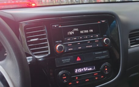 Mitsubishi Outlander III рестайлинг 3, 2016 год, 1 600 000 рублей, 7 фотография