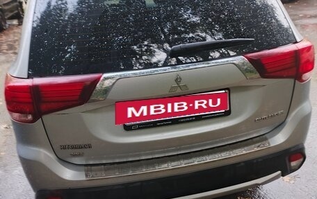 Mitsubishi Outlander III рестайлинг 3, 2016 год, 1 600 000 рублей, 6 фотография