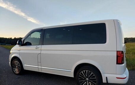 Volkswagen Caravelle T6 рестайлинг, 2019 год, 4 100 000 рублей, 24 фотография