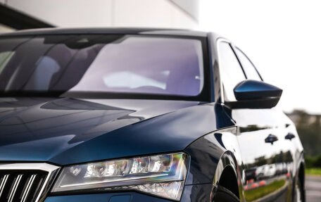 Skoda Superb III рестайлинг, 2022 год, 3 200 000 рублей, 2 фотография