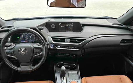 Lexus UX I, 2022 год, 2 875 000 рублей, 11 фотография