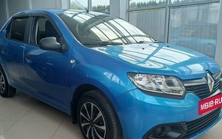 Renault Logan II, 2017 год, 492 830 рублей, 2 фотография