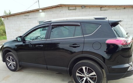 Toyota RAV4, 2017 год, 2 400 000 рублей, 2 фотография