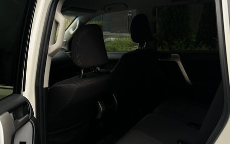 Toyota Land Cruiser Prado 150 рестайлинг 2, 2019 год, 5 300 000 рублей, 15 фотография