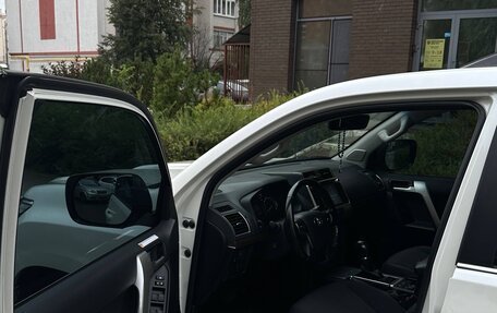 Toyota Land Cruiser Prado 150 рестайлинг 2, 2019 год, 5 300 000 рублей, 17 фотография