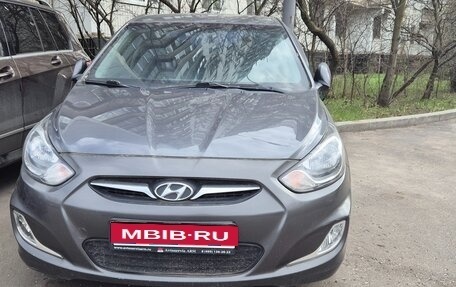 Hyundai Solaris II рестайлинг, 2011 год, 400 000 рублей, 1 фотография