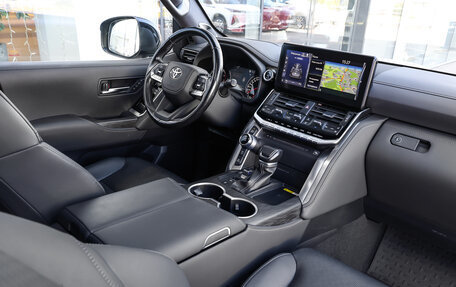 Toyota Land Cruiser, 2022 год, 7 998 000 рублей, 10 фотография