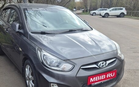 Hyundai Solaris II рестайлинг, 2011 год, 400 000 рублей, 2 фотография