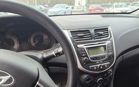 Hyundai Solaris II рестайлинг, 2011 год, 400 000 рублей, 9 фотография