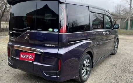 Honda Stepwgn IV, 2015 год, 1 950 000 рублей, 2 фотография