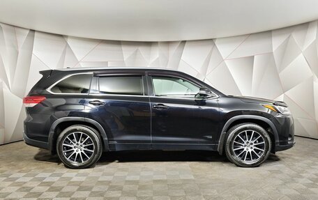 Toyota Highlander III, 2017 год, 2 997 000 рублей, 6 фотография