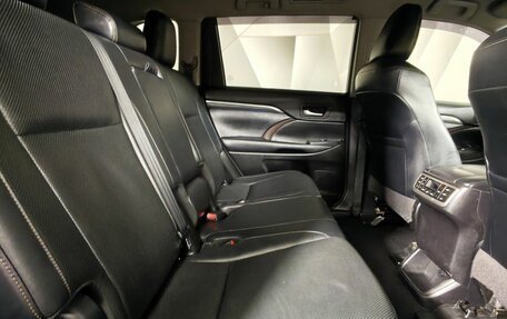 Toyota Highlander III, 2017 год, 2 997 000 рублей, 15 фотография
