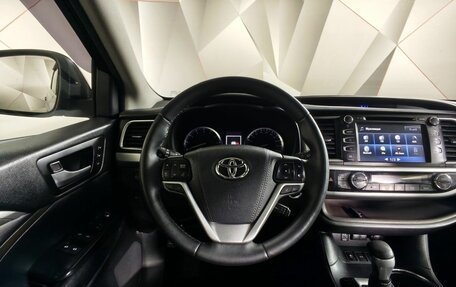 Toyota Highlander III, 2017 год, 2 997 000 рублей, 19 фотография