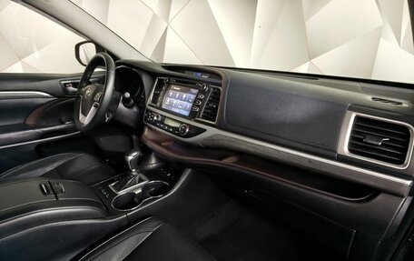 Toyota Highlander III, 2017 год, 2 997 000 рублей, 12 фотография