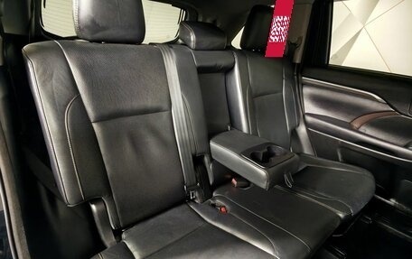 Toyota Highlander III, 2017 год, 2 997 000 рублей, 16 фотография