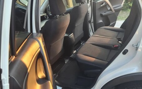 Toyota RAV4, 2014 год, 1 800 000 рублей, 7 фотография
