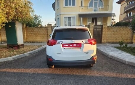Toyota RAV4, 2014 год, 1 800 000 рублей, 4 фотография
