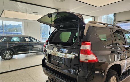 Toyota Land Cruiser Prado 150 рестайлинг 2, 2015 год, 2 950 000 рублей, 6 фотография